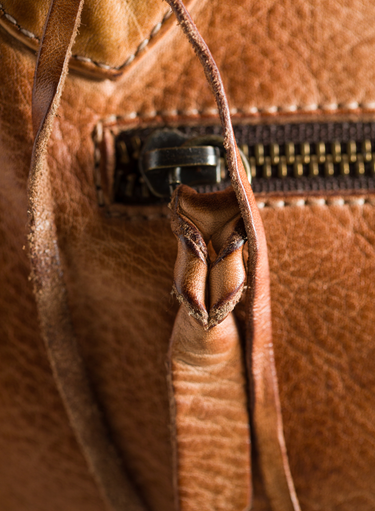 Tasche aus verwittertem Leder