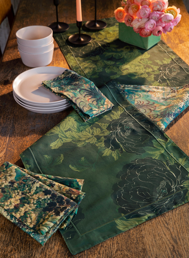 Night Peony/Hydrangea Tablerunner