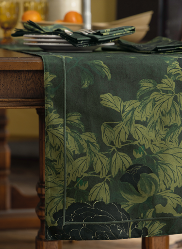 Night Peony/Hydrangea Tablerunner