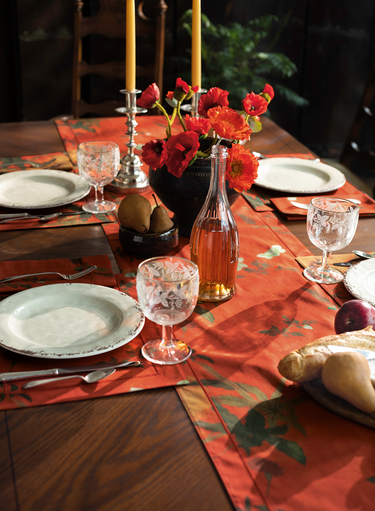 Hibiscus Tablerunner