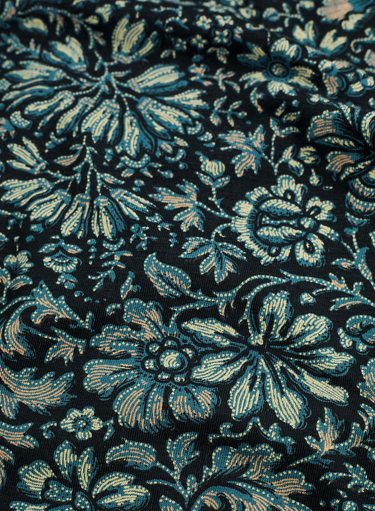 Rollkragenpullover mit geätztem Blumenmuster