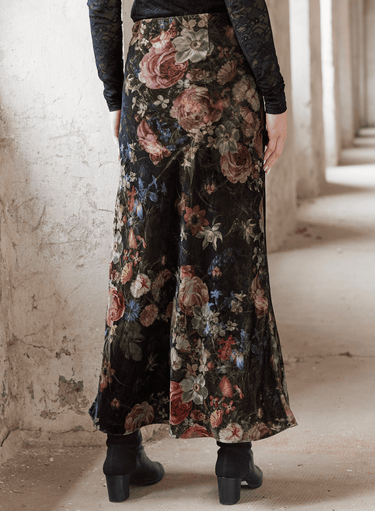 Diagonal geschnittener Ardennen-Rock aus Samt