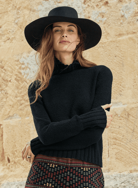 Andrea T-Neck – Peruvian Connection